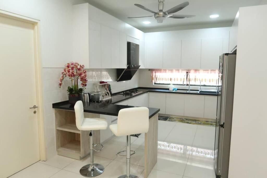 Promo Private Luxurious Nilai Vacation Home المظهر الخارجي الصورة