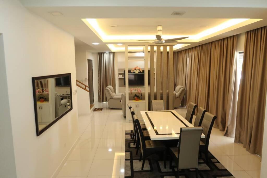 Promo Private Luxurious Nilai Vacation Home المظهر الخارجي الصورة