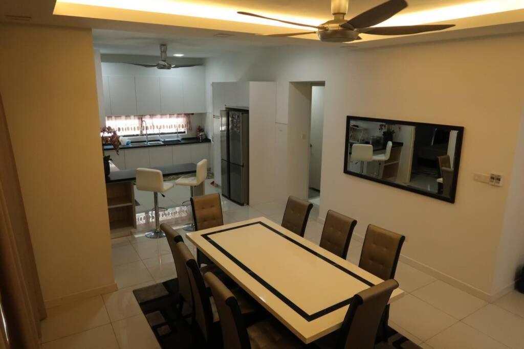 Promo Private Luxurious Nilai Vacation Home المظهر الخارجي الصورة