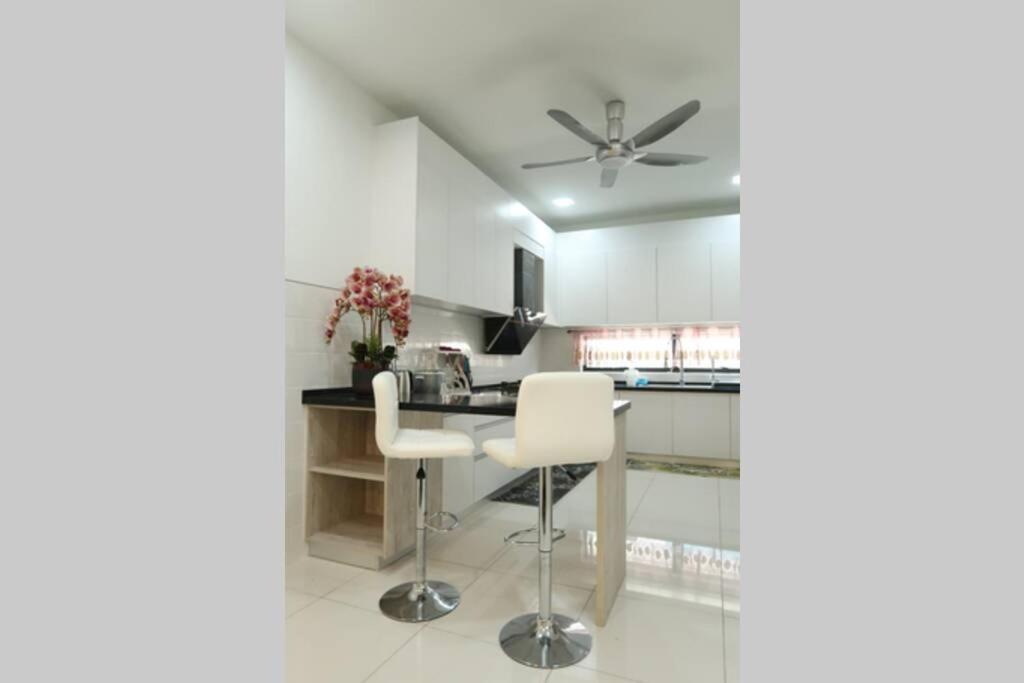Promo Private Luxurious Nilai Vacation Home المظهر الخارجي الصورة